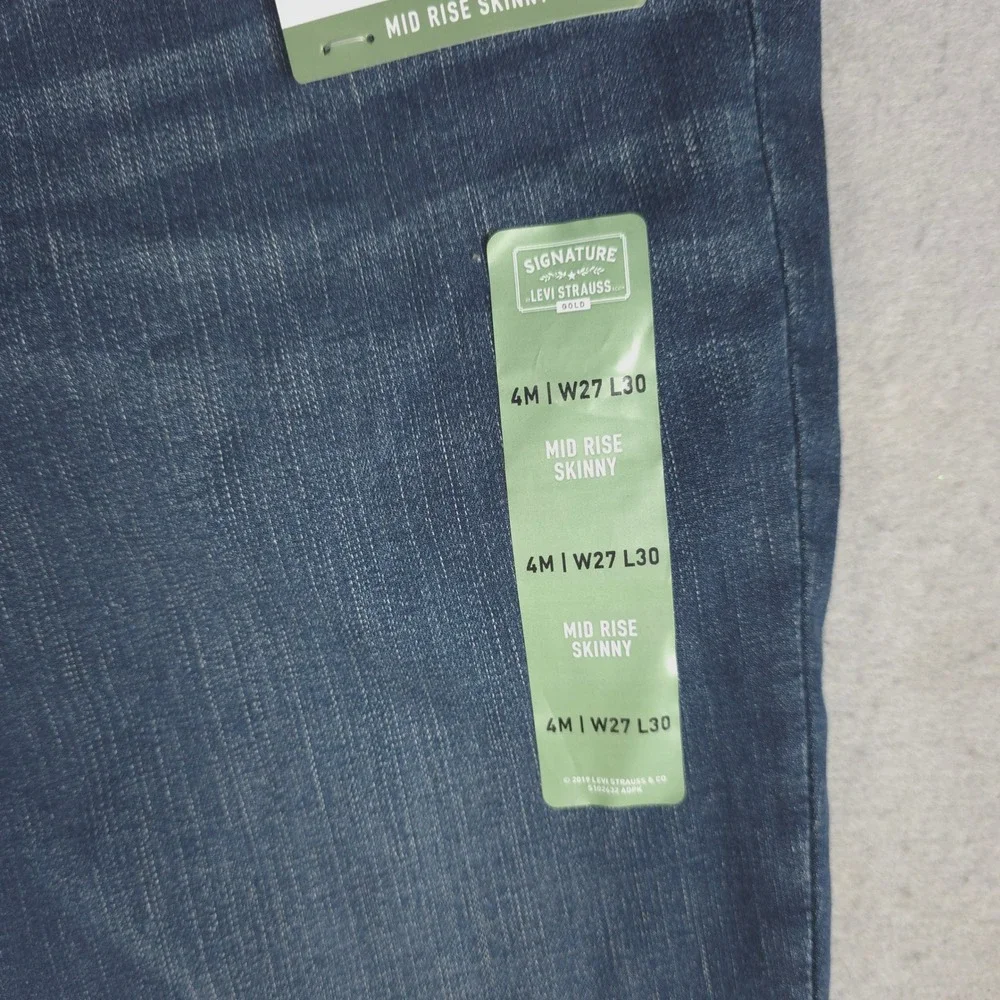 Signature Levi Strauss Mid Rise Skinny Jeans - Shaping Dark Wash - 4M W27 L30‎